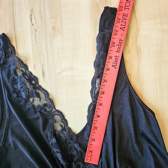 VNT Vanity Fair Lace Inset Black Olga Style Lingerie Long Sweeping Hem Size XL - Picture 8 of 11